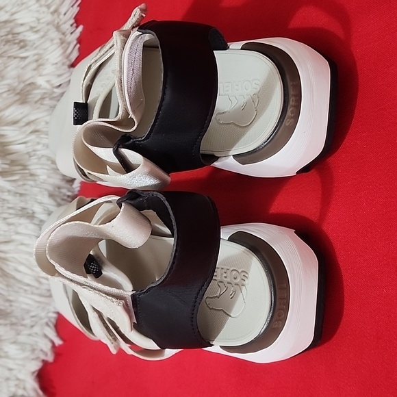 SOREL Kinetic Impact Black And Cream Sandal - Picture 4 of 9